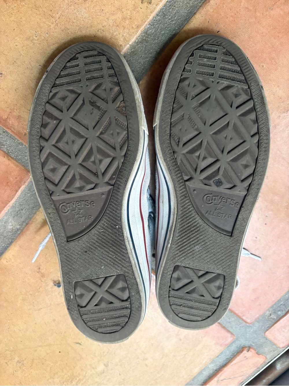 *FIXER UPPER* 3 PAIRS OF WHITE CONVERSE - Size 8 - Picture 11 of 13